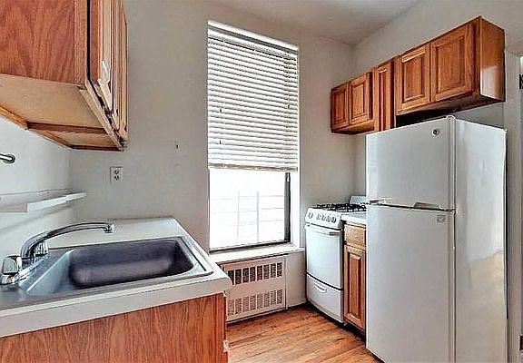 4th image of 166 E 90th St APT 2D