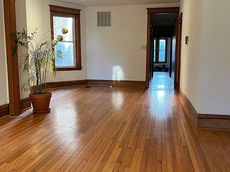 1016 N Hoyne Ave #1 — Photo 4