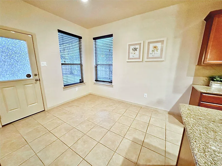 12801 Winter Springs Dr — Photo 6
