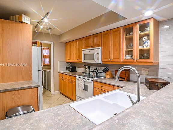 4th image of 5201 SW 31st Ave APT 163