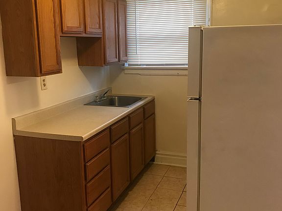 4th image of 1979 Garden Ln #4