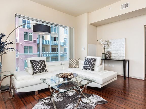 4th image of 488 E Ocean Blvd Unit 1703