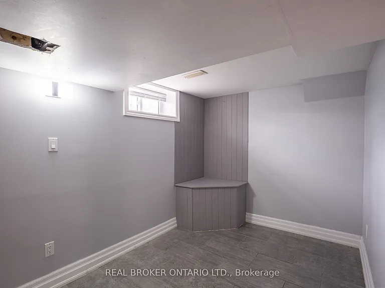 32 Grove St W #3 — Photo 4