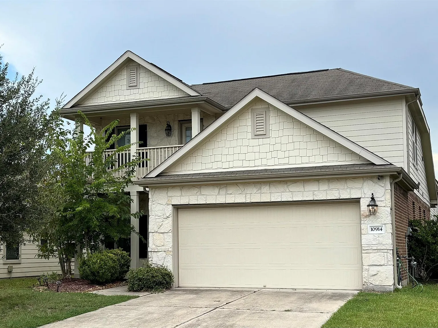4 bed, 2.5 bath, 1942 sqft, $2,100 — Photo 2