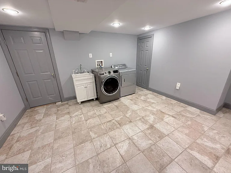 5021 Cathedral Ave NW — Photo 3