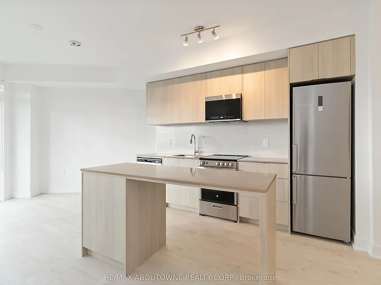 2088 James St #1109 — Photo 10