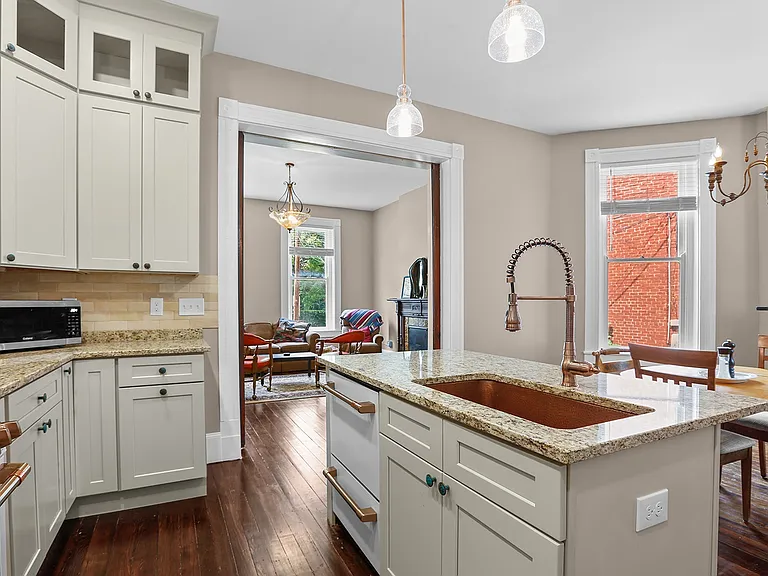336 Madison Pl — Photo 2