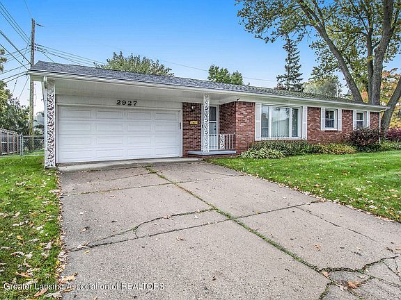 3rd image of 2927 Woodview Dr
