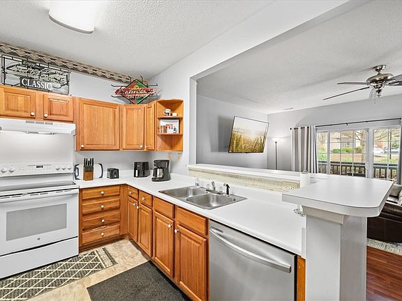 5th image of 131 Wexford Dr