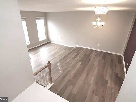 5th image of 43798 Maison Blanc Sq