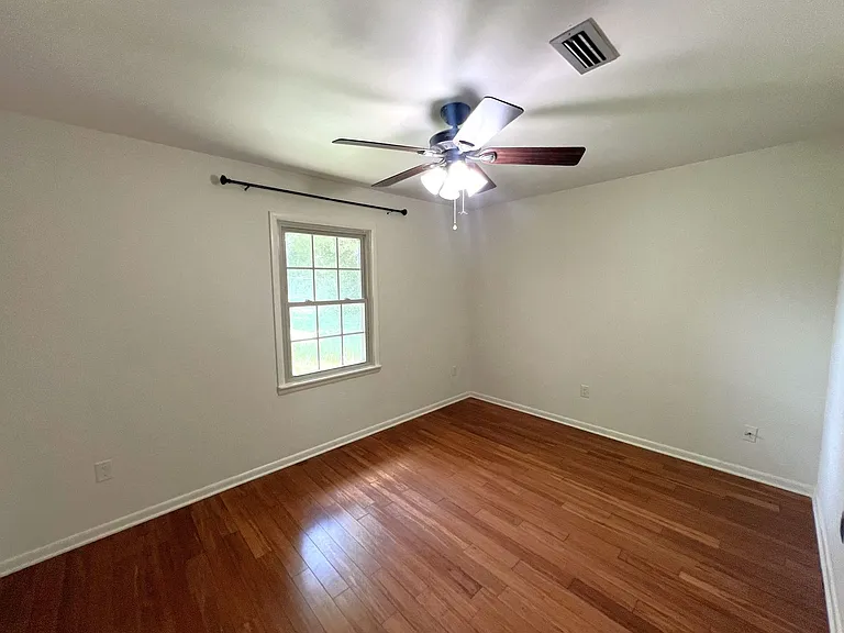 204 Heritage Blvd — Photo 12