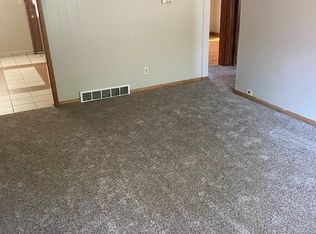 1201 E Singer Cir, Milwaukee, WI 53212