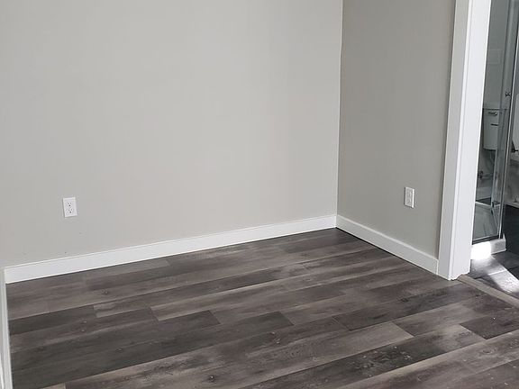 3rd image of 612 NE Santiam Blvd Unit 6
