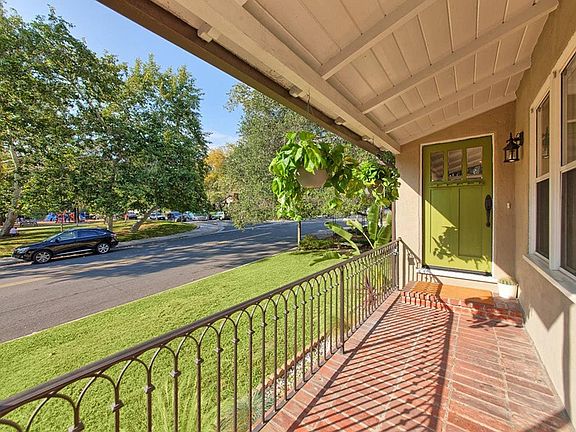 2nd image of 2542 E Glenoaks Blvd