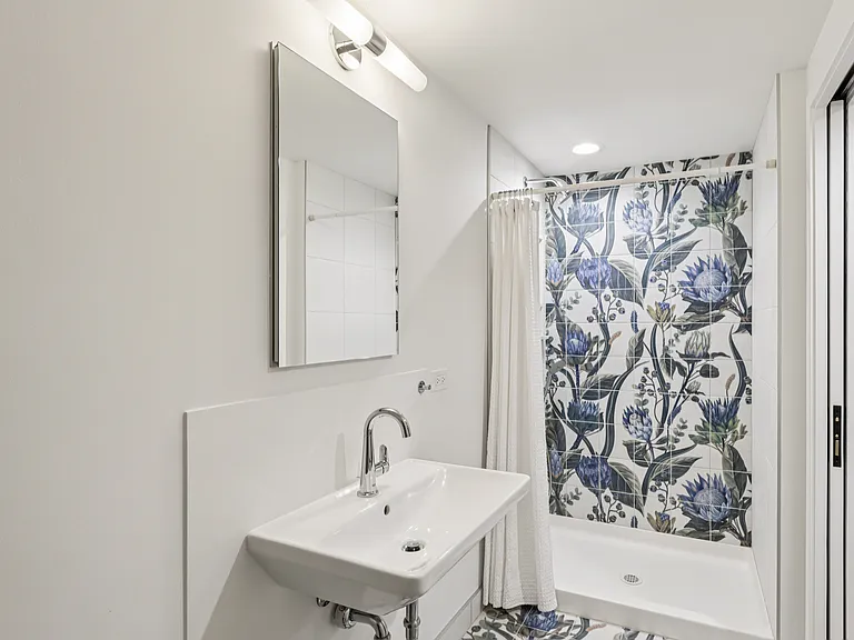 1319 N Sandburg Ter — Photo 22