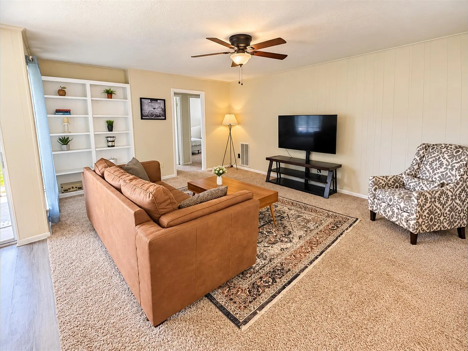 3 bed, 2.0 bath, 1314 sqft, $2,250 — Photo 3