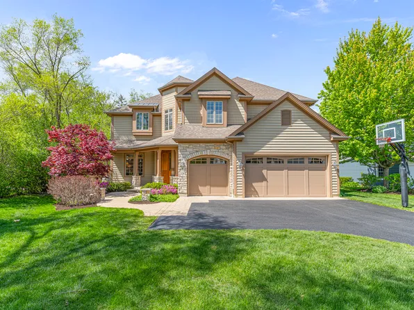 126 Millstone Rd, Deerfield, IL 60015