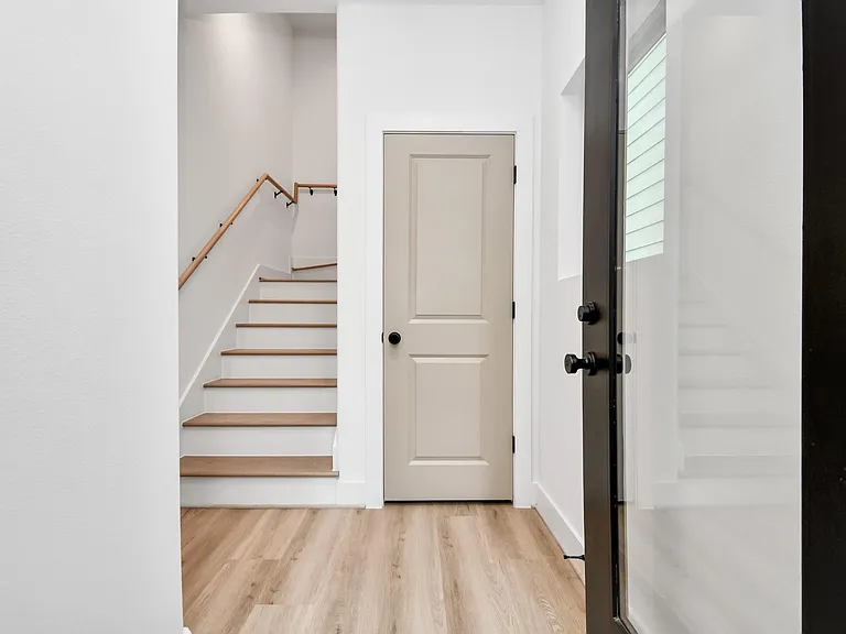 2313 Eagle St — Photo 3