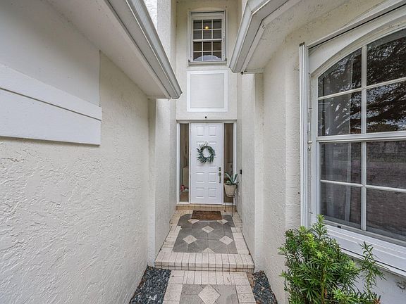 3rd image of 423 Meadowlark Drive