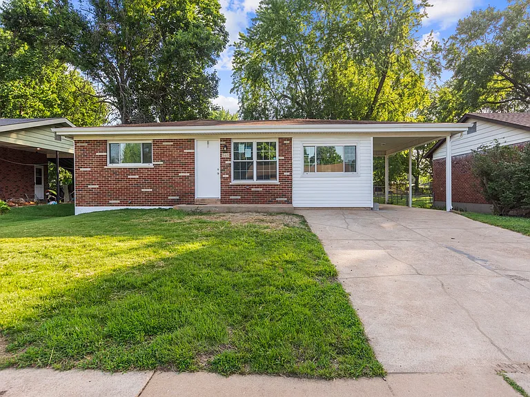 545 Patterson Ln — Photo 1