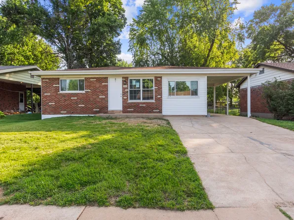545 Patterson Ln, Florissant, MO 63031