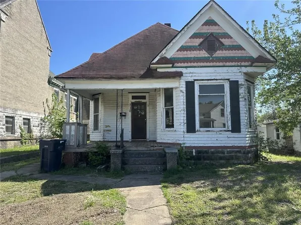 710 W 2nd St, Webb City, MO 64870