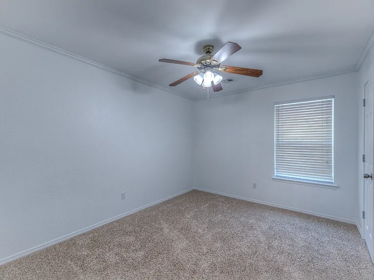9215 S Erie Ave — Photo 22
