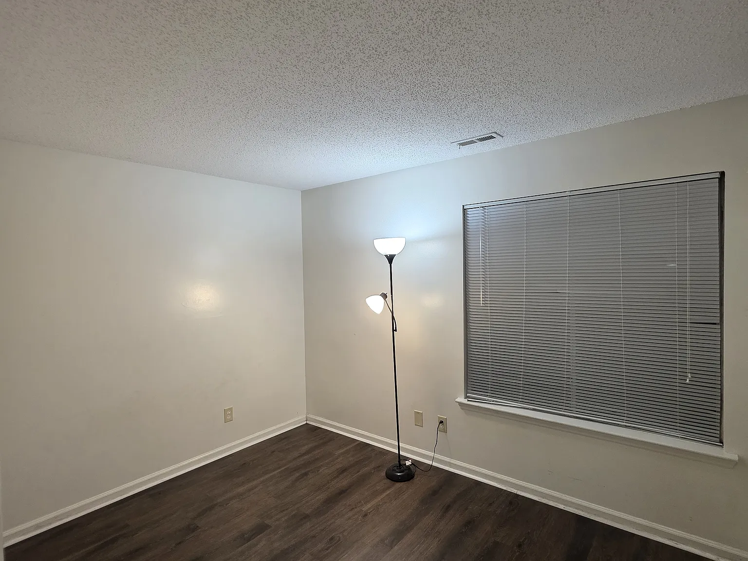 4 bed, 1250 sqft, $575 — Photo 4