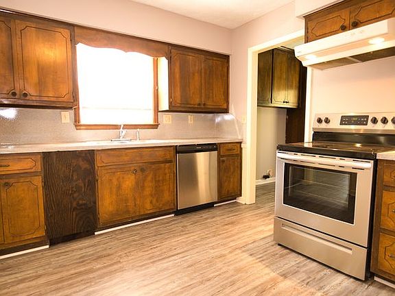 4th image of 2124 E Aberdeen Dr