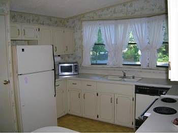 4th image of 12606 Parkwood St