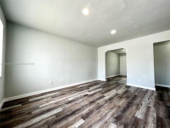 4th image of 801 NW 10th St #2