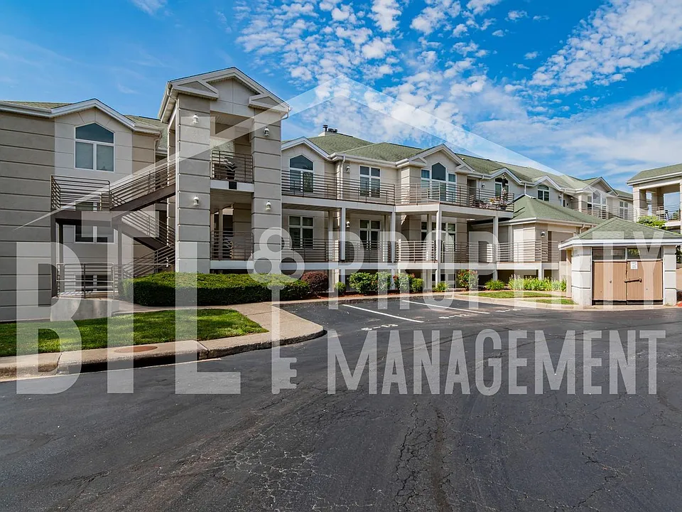120 Oxford Ct #1