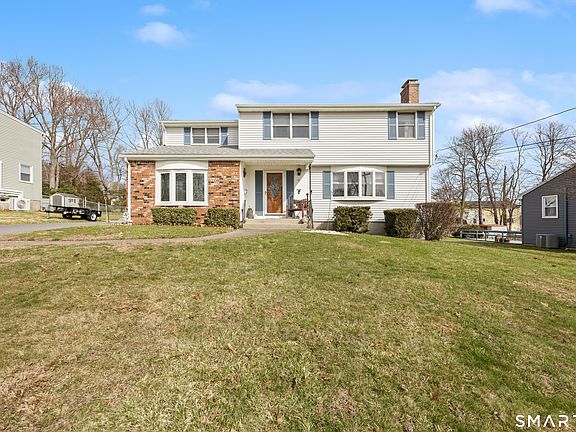 2nd image of 141 Little Fawn Road