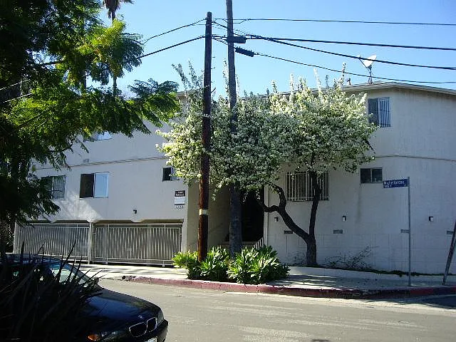 Building Photo - 1323 Micheltorena St #14