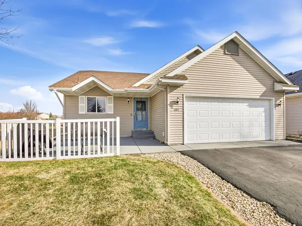 605 Hickory Dr, Saint Joseph, MN 56374