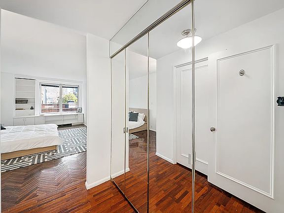 5th image of 216 E 47th St APT 7A