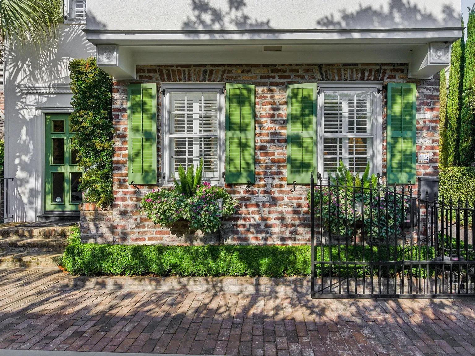 3 bed, 2.5 bath, 2035 sqft, $9,500 — Photo 2