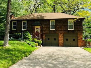5807 NW Whispering Oaks Ln, Parkville, MO 64152
