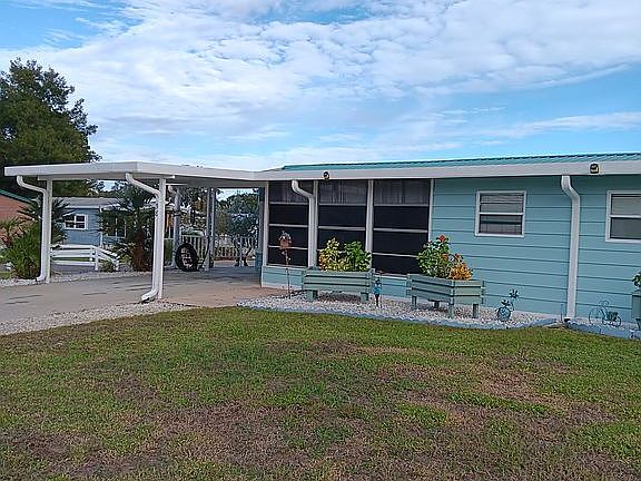 Street Front Right Side