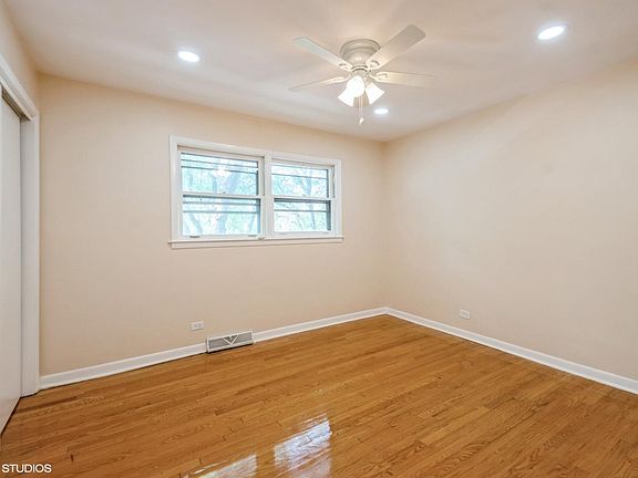 4th image of 2623 W Arthur Ave #2