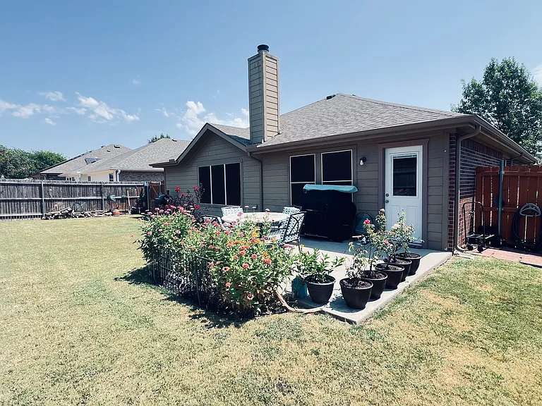 4405 Willow Wood Rd — Photo 2