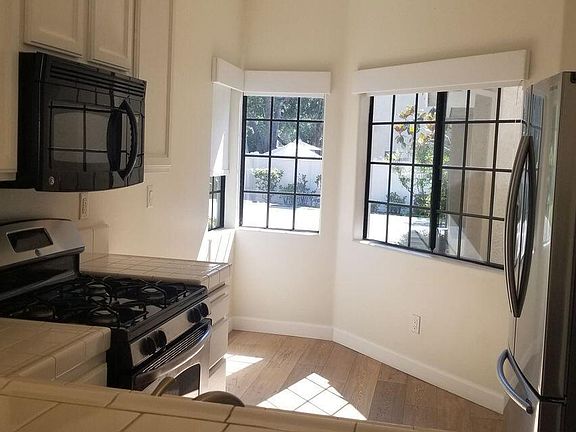 4th image of 328 Turin St