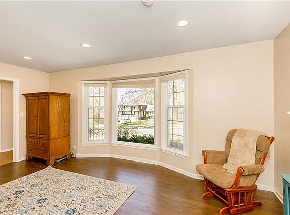 3rd image of 9247 Moody Park Dr