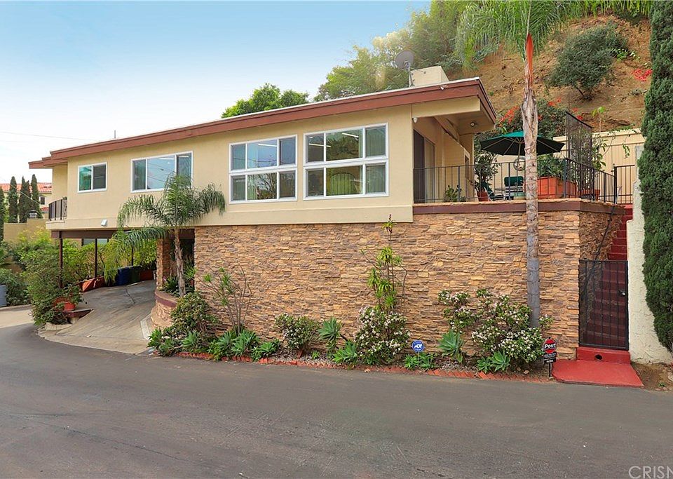 1st image of 2831 Belden Dr