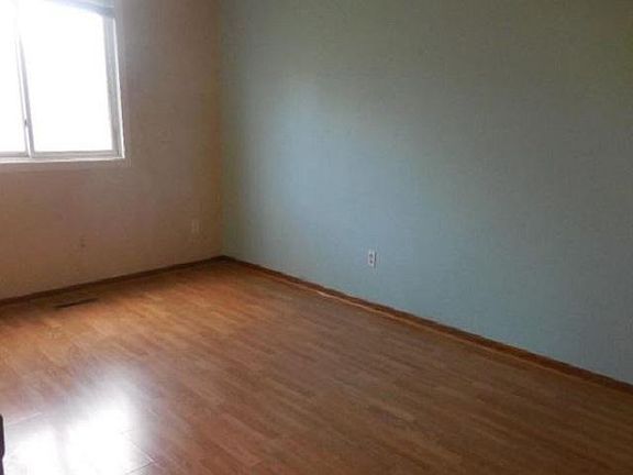 5th image of 798 Manor St