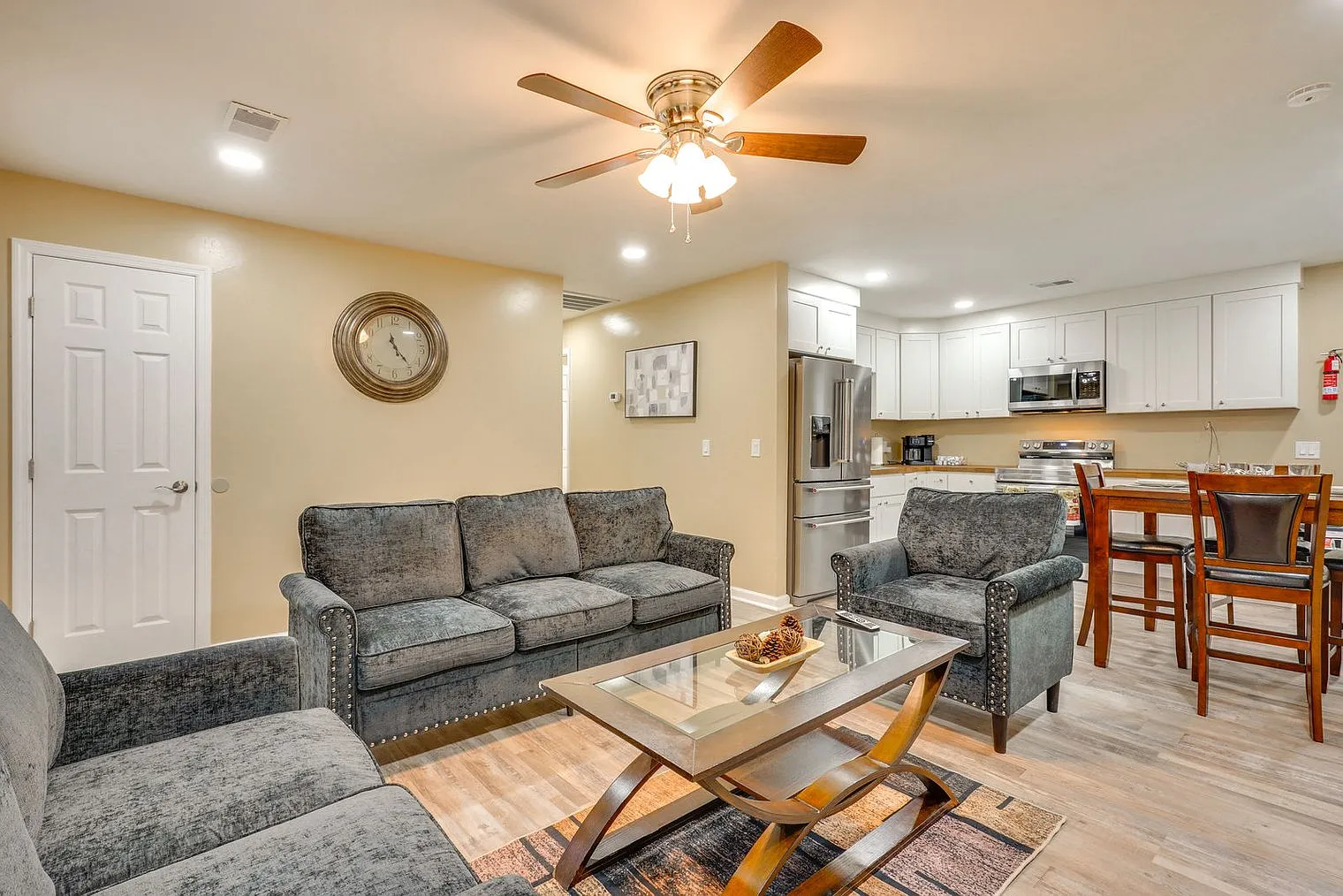 4 bed, 2.0 bath, 1097 sqft, $4,483 — Photo 1