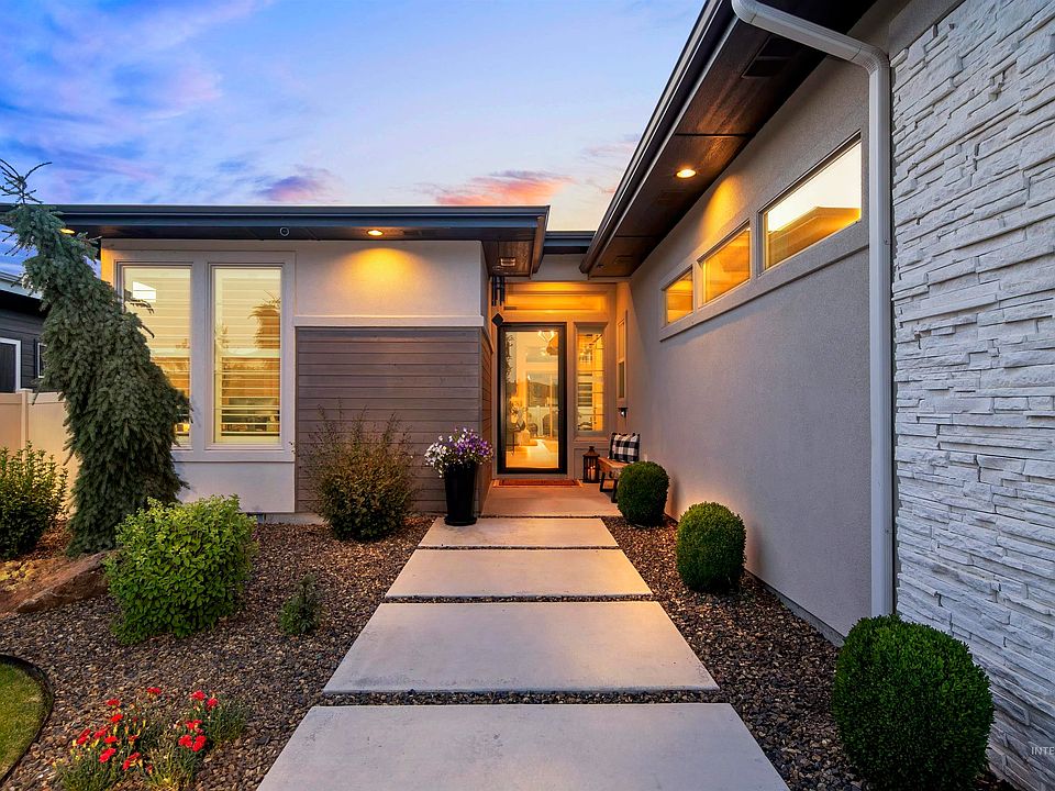 1st image of 570 W Carnelian Ln