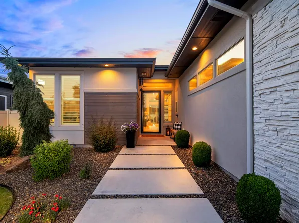 570 W Carnelian Ln, Eagle, ID 83616