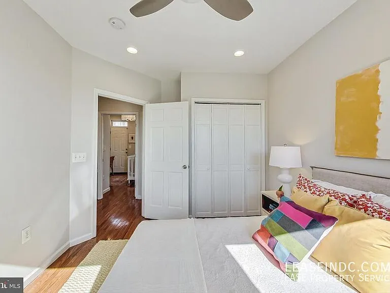 535 Gresham Pl NW — Photo 18
