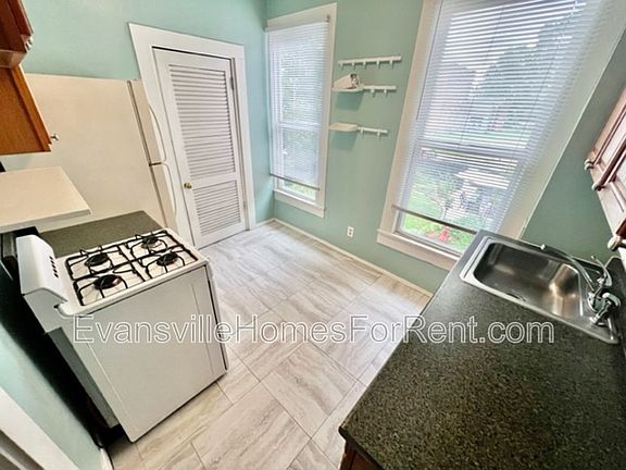 3rd image of 205 Blackford Ave #D